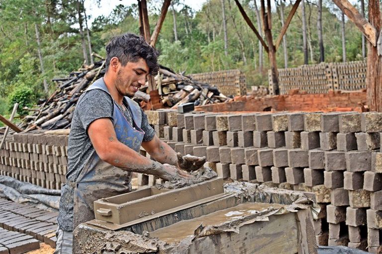 Ladrillos cerámicos más requeridos que los artesanales EL TERRITORIO