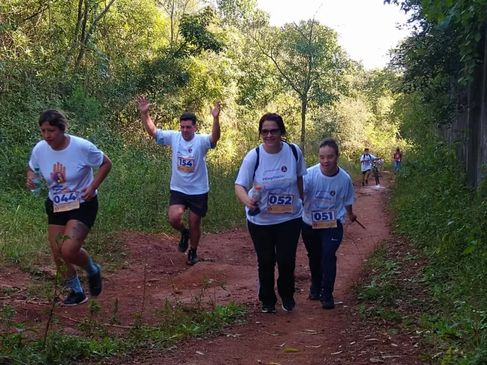 La "maratón por la vida" contó con la participación de turistas que visitan Iguazú