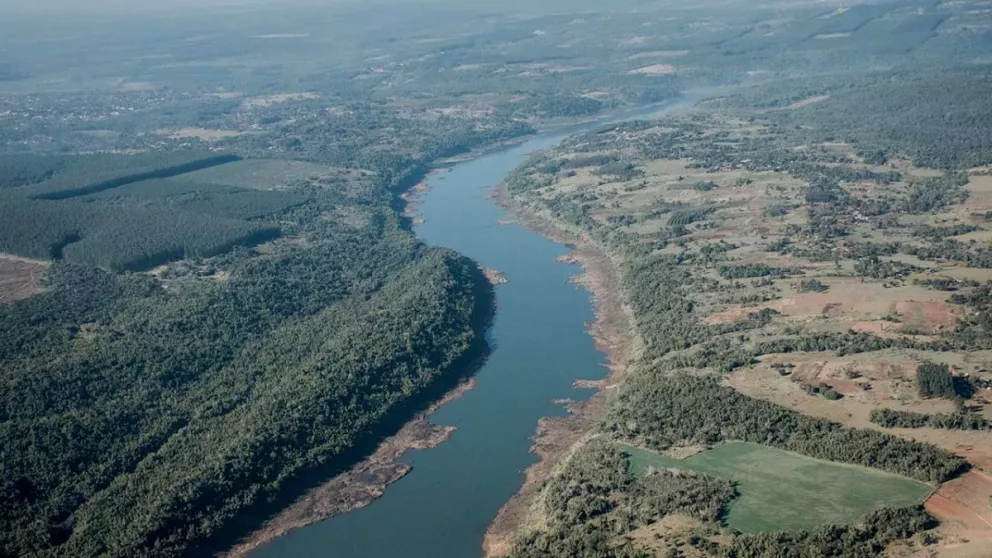 Permanece bajo el caudal del Paraná y comunas siguen alertas