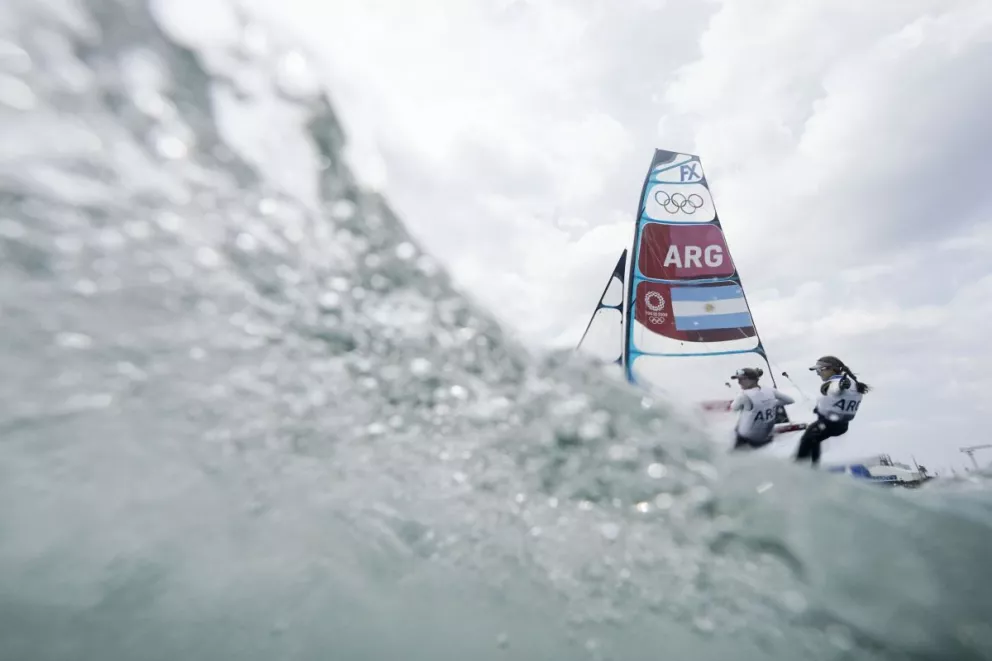 JJOO: Los regatistas de windsurf y laser siguen lejos de los primeros lugares