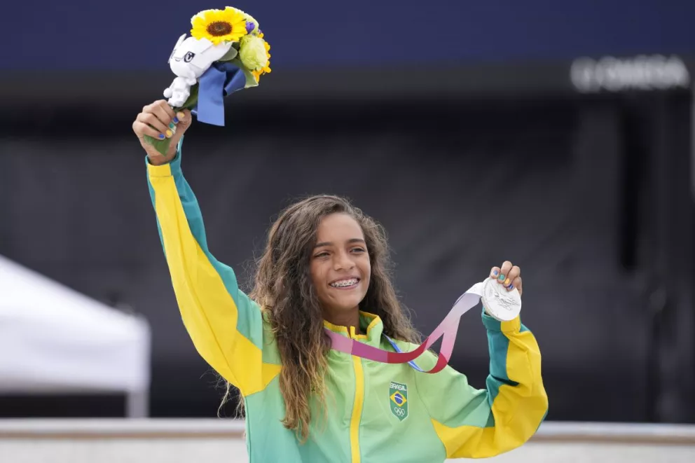 JJOO: Rayssa Leal, plata con 13 años en skate, hada y leyenda del deporte de Brasil