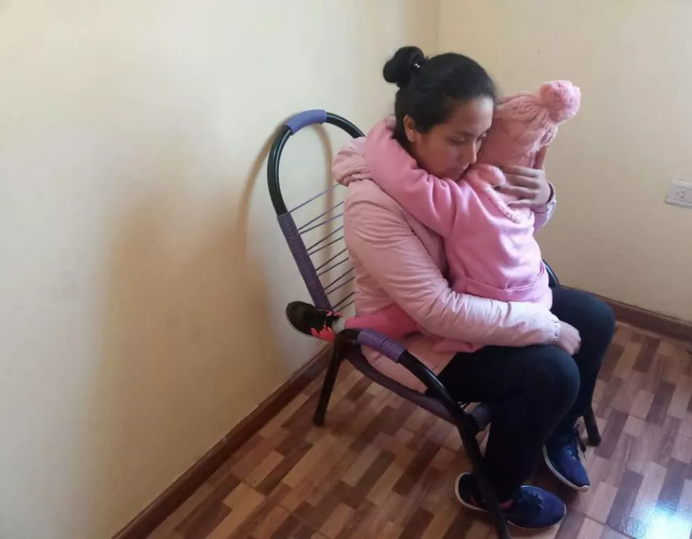La súplica de una madre que huyó 	en canoa de la violencia en Paraguay