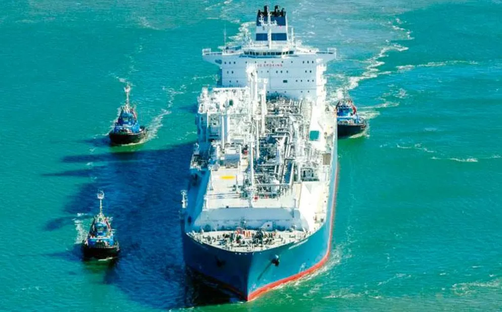 Un buque varado bloquea el comercio exterior argentino