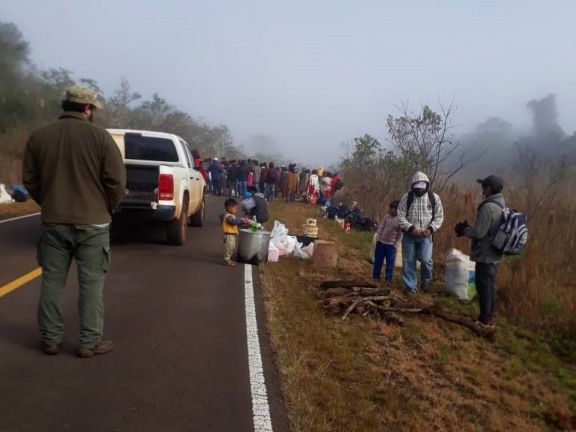 Aborígenes cortan el acceso al Moconá reclamando la apertura del camino en Lote 8
