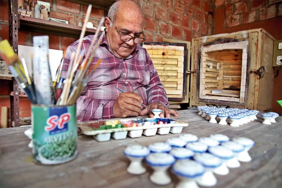 Tiradores de cerámica artesanales y  bien misioneros