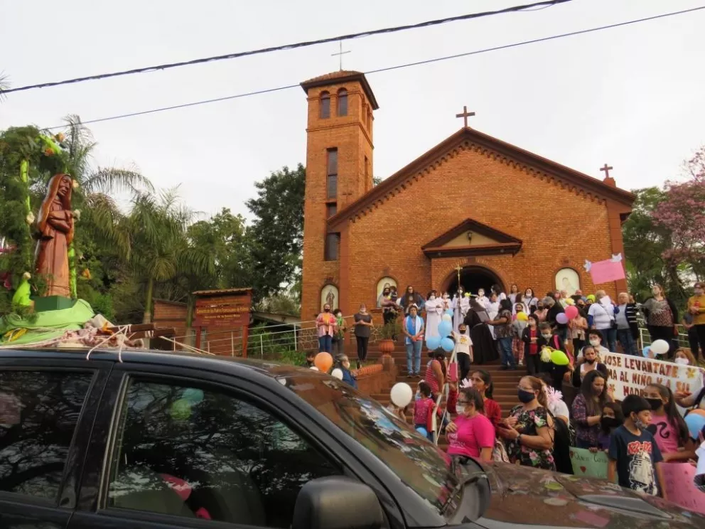 La peregrinación de la imagen de la Vírgen Santa María del Iguazú pasó por Libertad