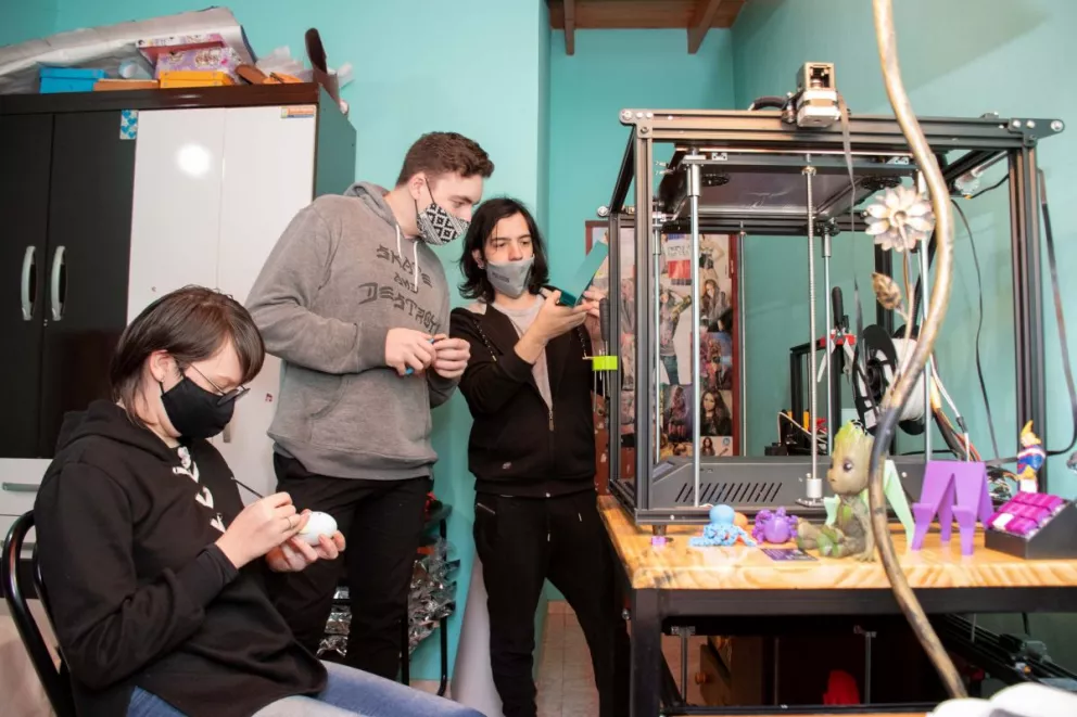 Jóvenes apostaron a la impresión 3D para desarrollar su emprendimiento