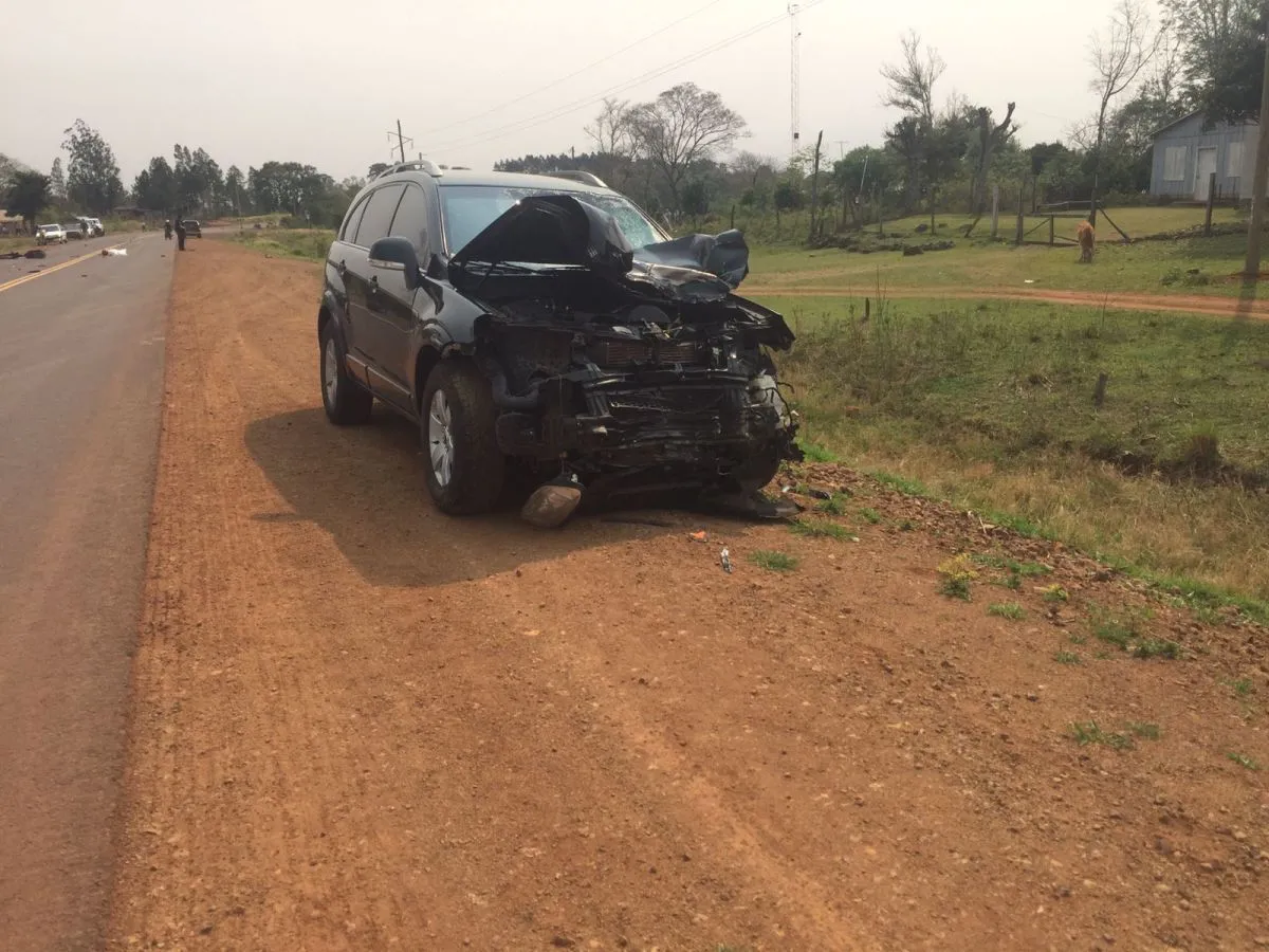 Contrabandistas abandonaron una camioneta repleta de cigarrillos tras chocar y matar a un motociclista