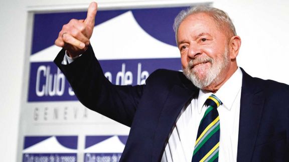 Lula arrasa en las encuestas presidenciales para el 2022