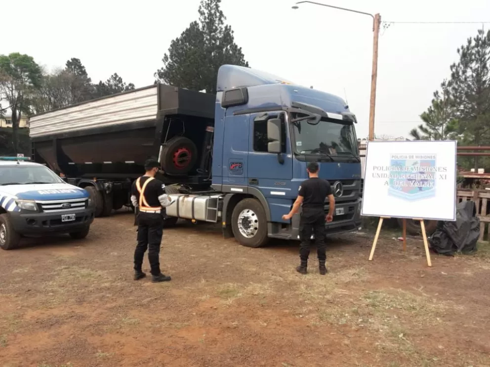 Retuvieron cuatro camiones que transportaban maíz de manera irregular