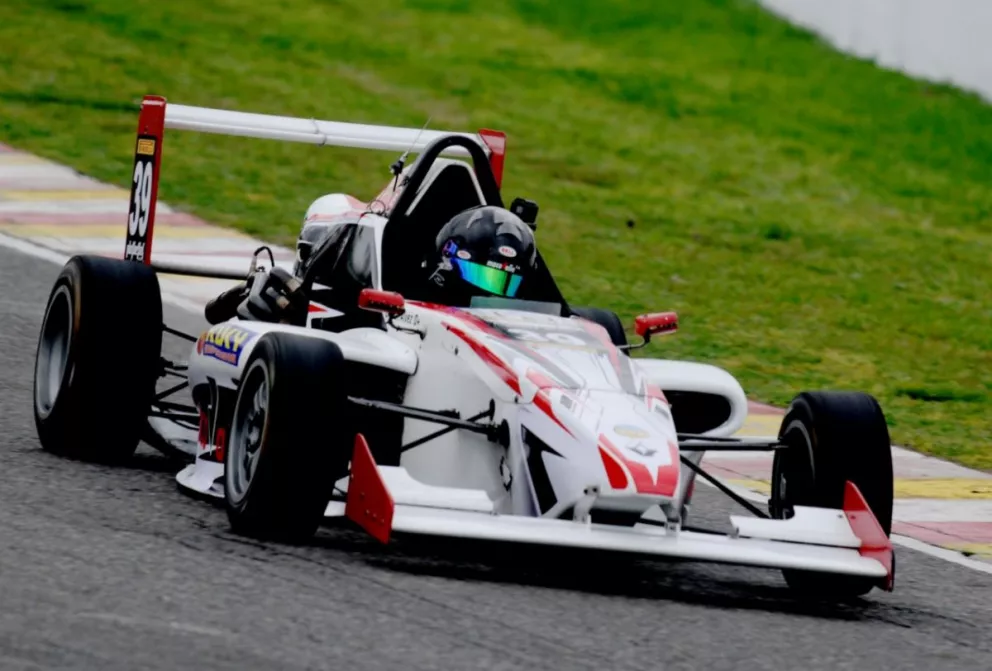 Álvez fue 12° en los ensayos de la Fórmula Renault 2.0 en Buenos Aires