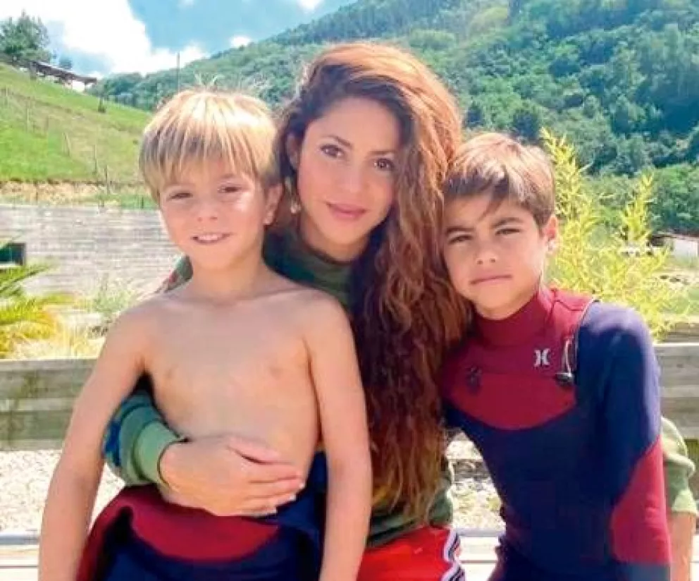 Shakira: surfeando junto a su familia