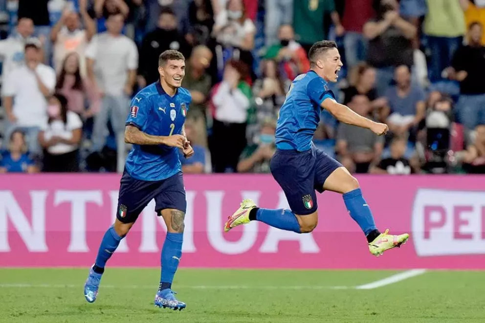 Italia estiró su récord invicto con la goleada ante Lituania
