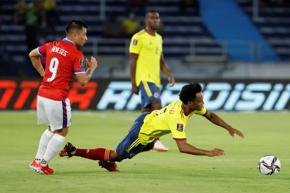 Colombia venció a Chile "en un minuto" y alcanzó a Ecuador en el cuarto escalón de las Eliminatorias