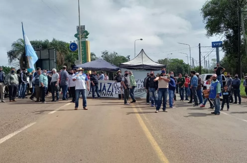 Más de 200 personas se sumaron a la movilización por el pedido de apertura del puente en Iguazú