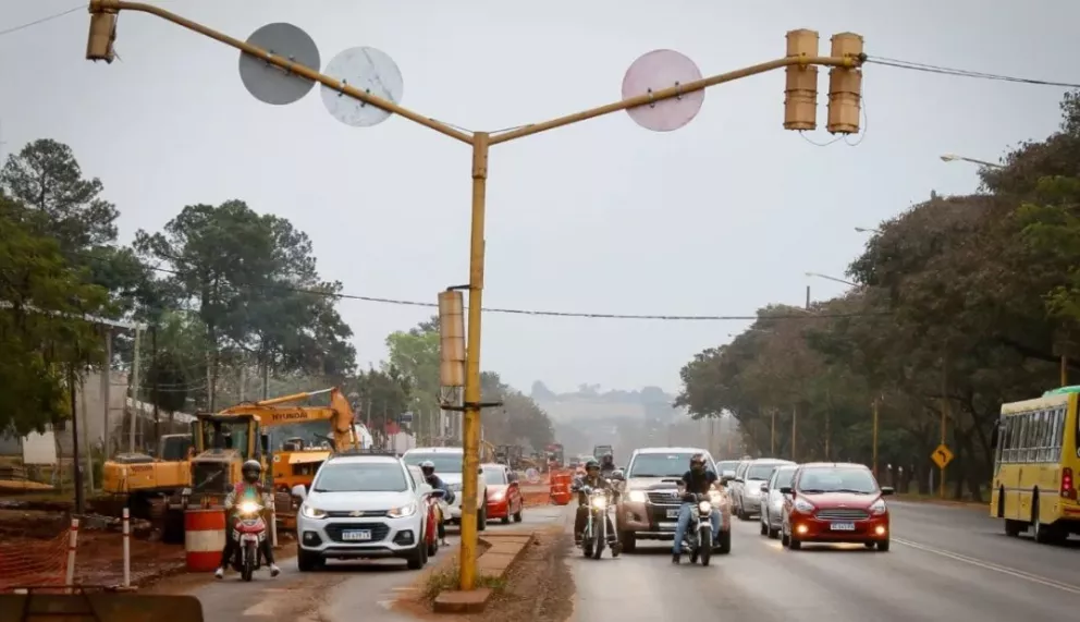 Comenzarán a funcionar nuevos semáforos sobre calles colectoras de avenida Quaranta 