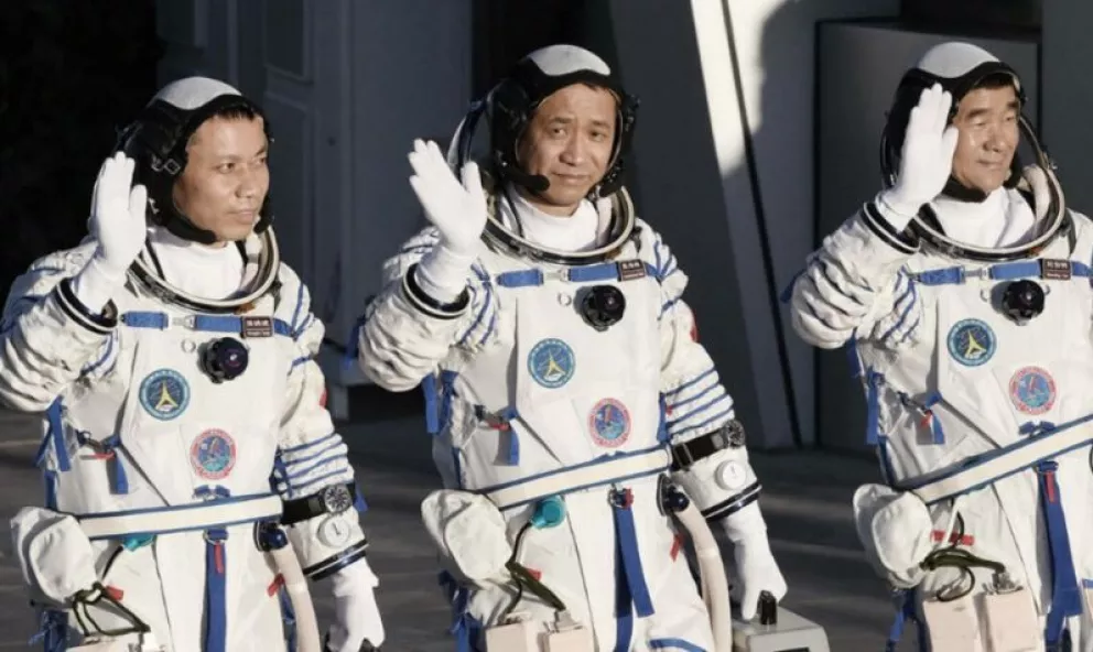 Astronautas chinos regresaron a la Tierra tras misión espacial récord de 90 días