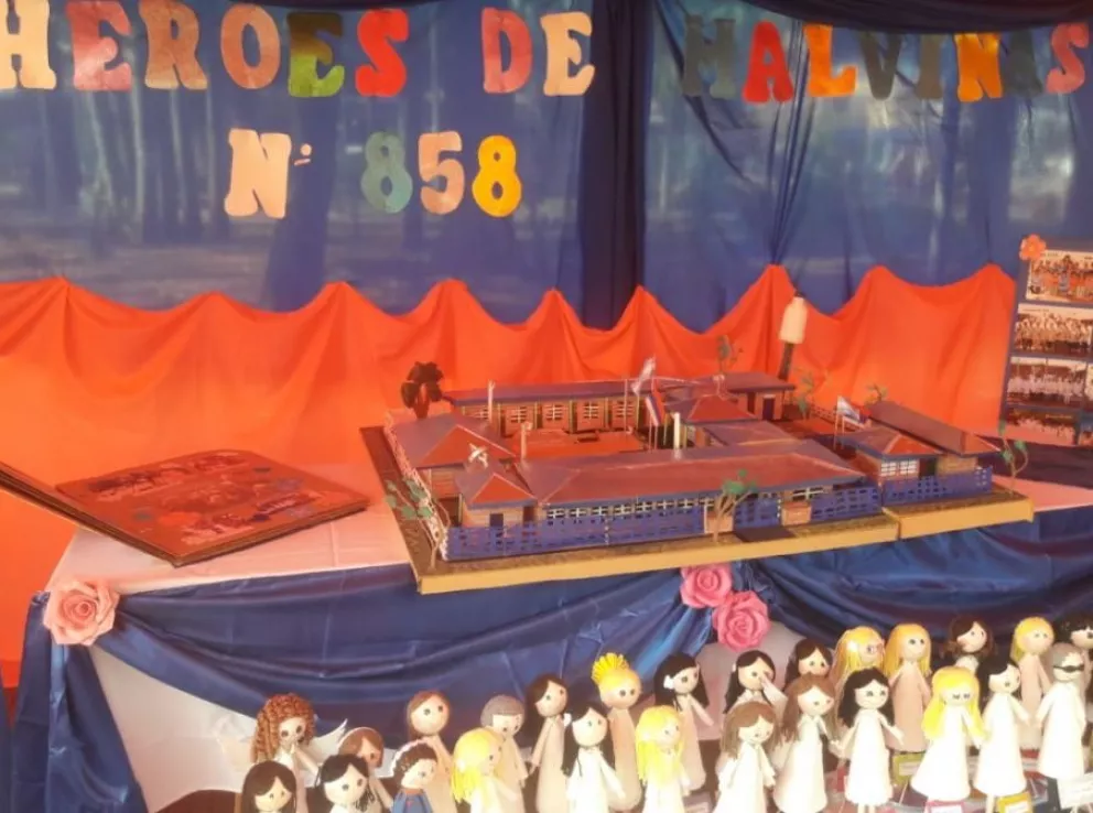 En el mes aniversario de Eldorado se realiza la muestra “La historia de mi escuela en maqueta”