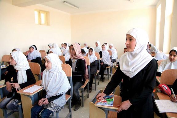 Los talibanes excluyeron a las  mujeres de la escuela secundaria