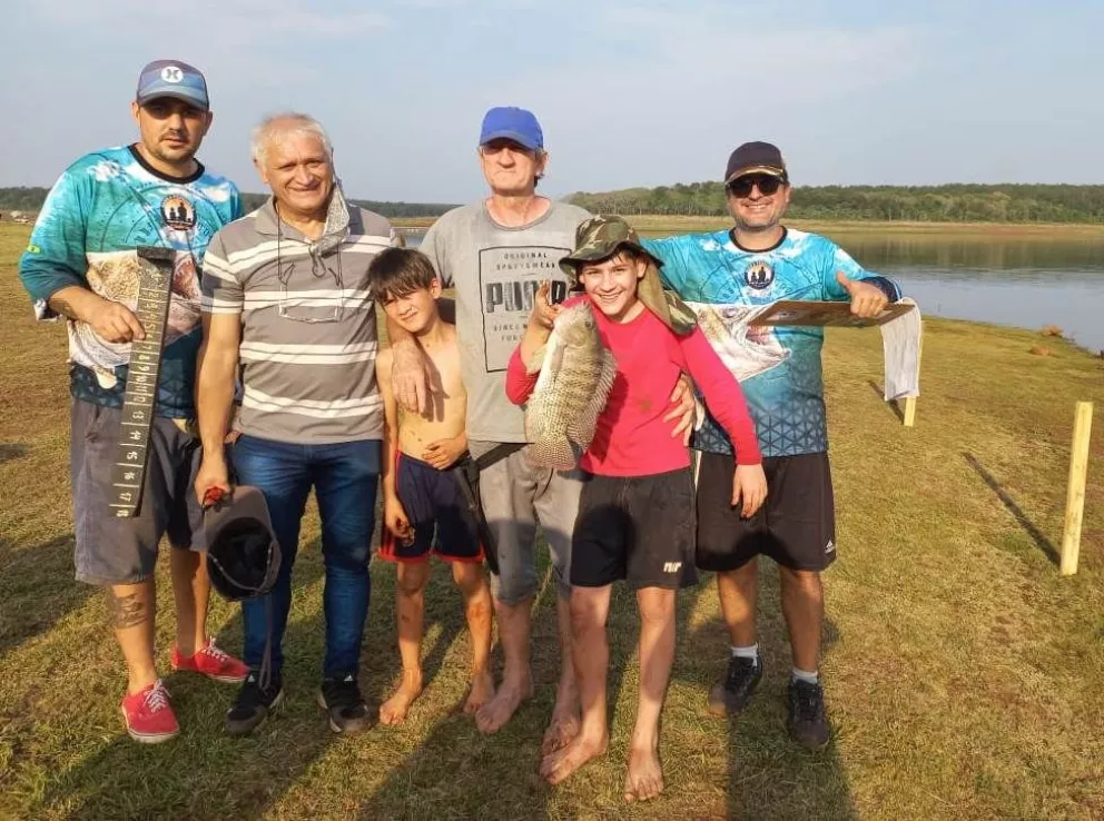 Puerto Libertad: exitoso certamen de pesca en el lago Uruguaí