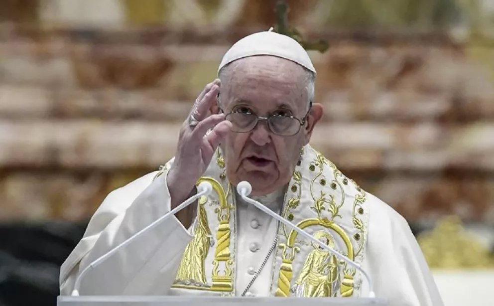 Francisco denunció que dentro del Vaticano lo "querían muerto" tras su operación de colon