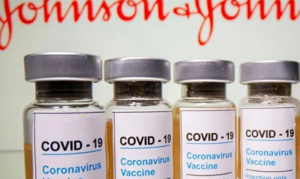 Johnson & Johnson asegura que la eficacia de su vacuna anticovid aumenta con dosis de refuerzo