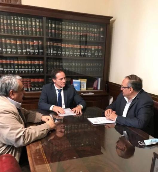Reunión por la problemática del tabaco entre los Senadores Espínola de Corrientes y Leavy de Salta