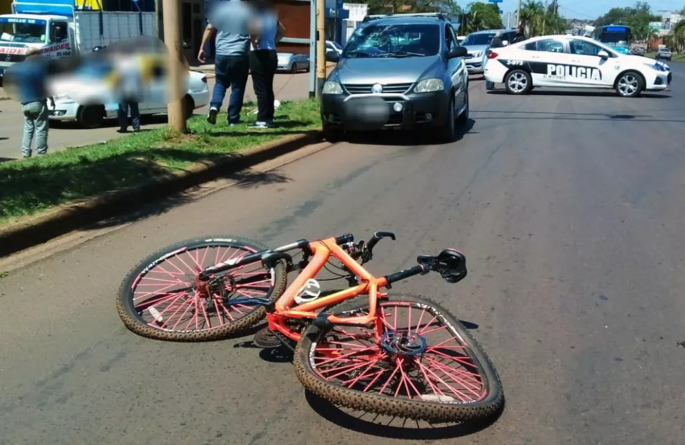 Ciclista murió tras colisión con un auto sobre avenida Quaranta 
