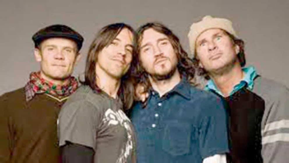 Los Chili Peppers harán gira en 2022