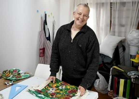 La artesana Valdina Passaro rifa sus trabajos para costear su tratamiento oncológico
