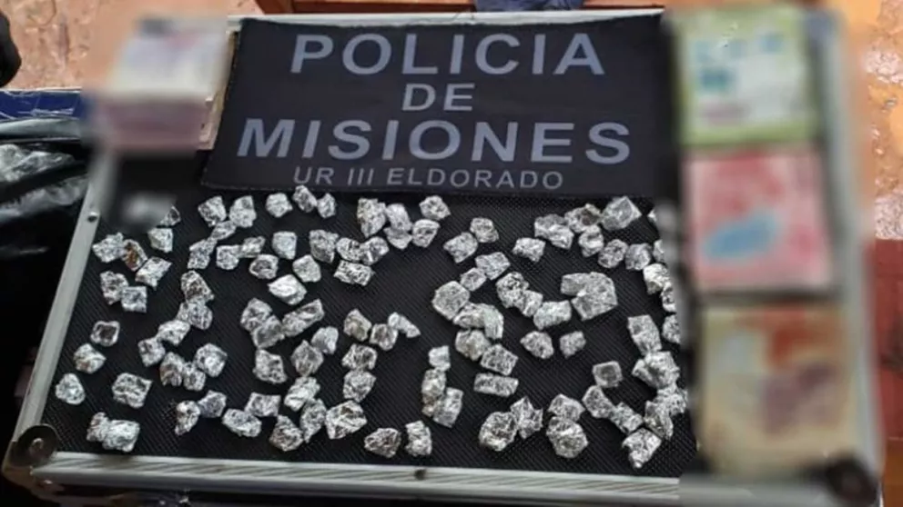 Secuestran 110 envoltorios de cocaína tras un allanamiento