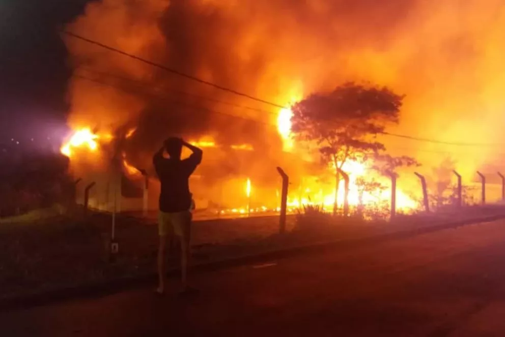 San Antonio: la Escuela Especial N° 52 fue consumida por un incendio