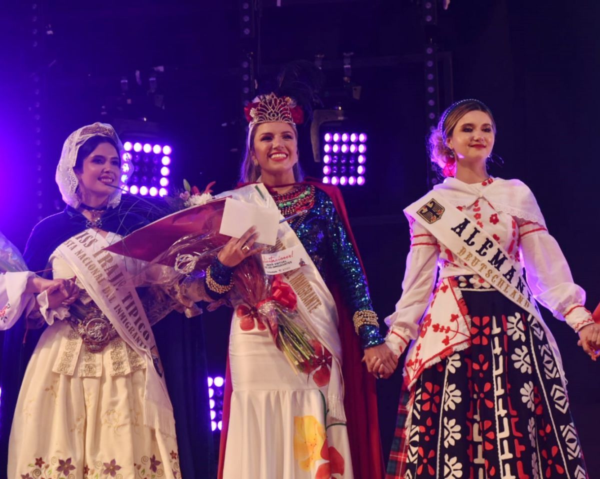 La representante brasilera Karen Da Silva obtuvo la doble corona en la Fiesta Nacional de los Inmigrantes
