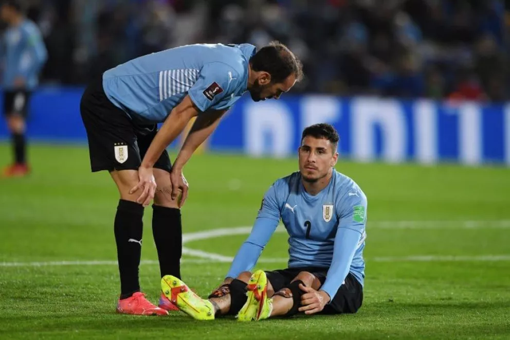 Eliminatorias: Giménez y De Arrascaeta, descartados para jugar contra Argentina