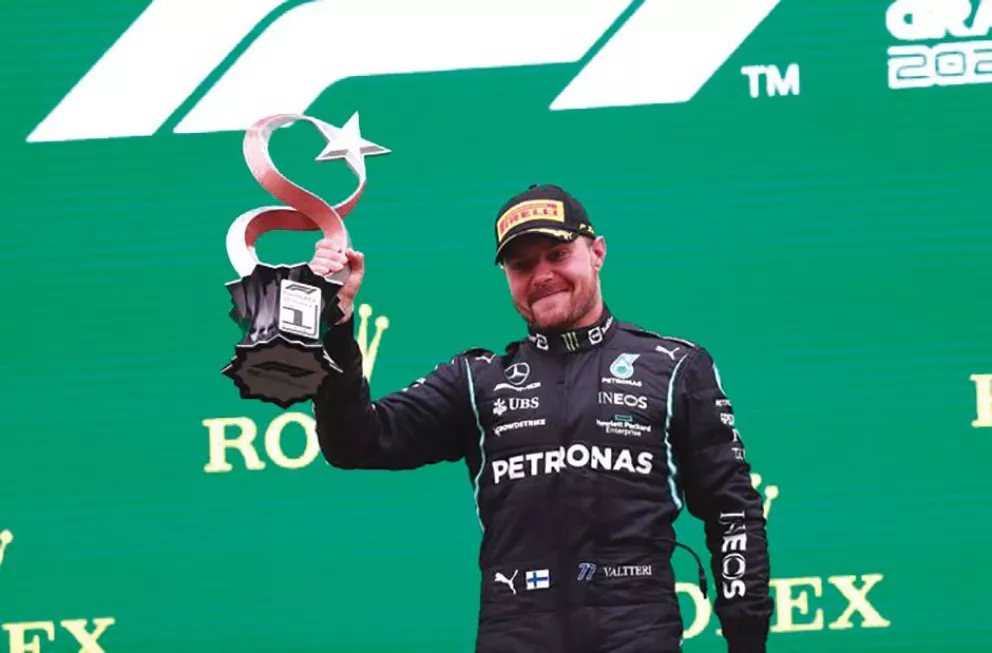 Bottas se impuso en el GP de Turquía y Verstappen recuperó liderazgo de la F1