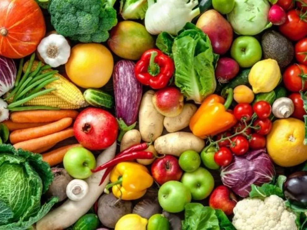 Solo 6 de cada 100 argentinos consume las cinco porciones diarias de frutas y verduras necesarias