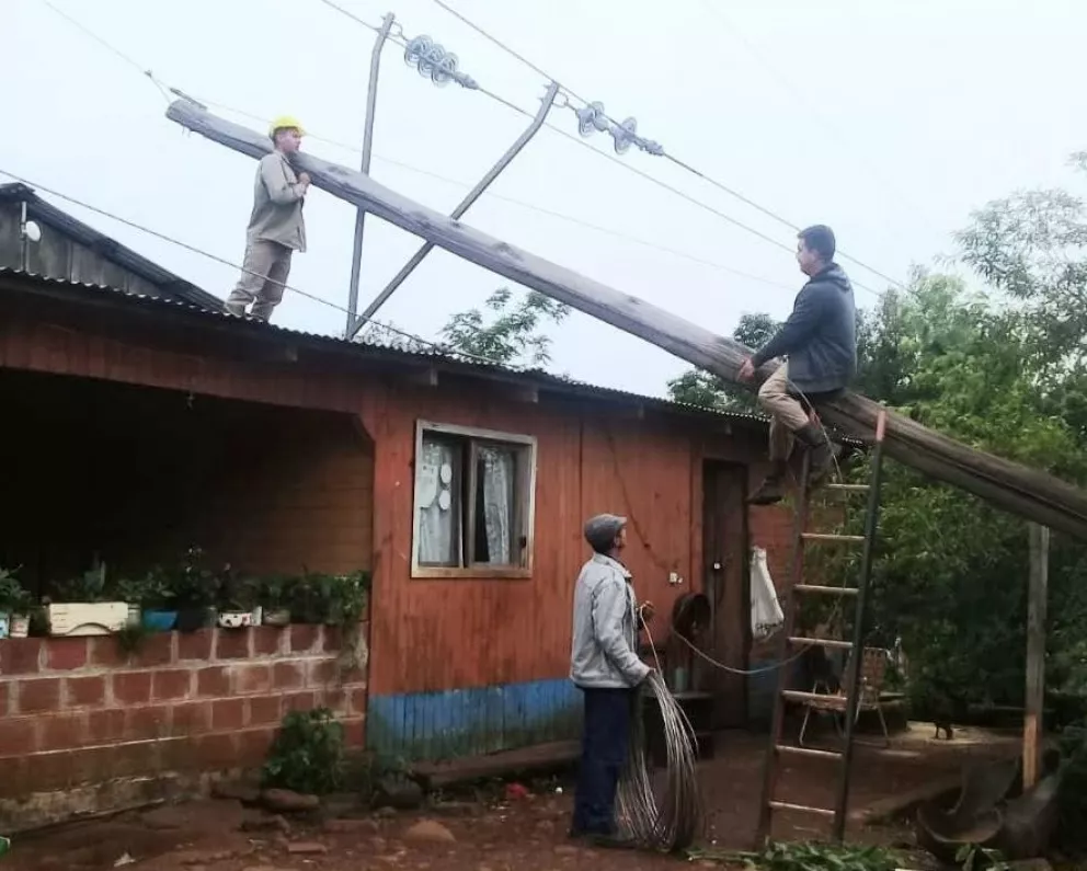 Tras el paso del temporal, continúan los trabajos para normalizar el servicio de energía eléctrica