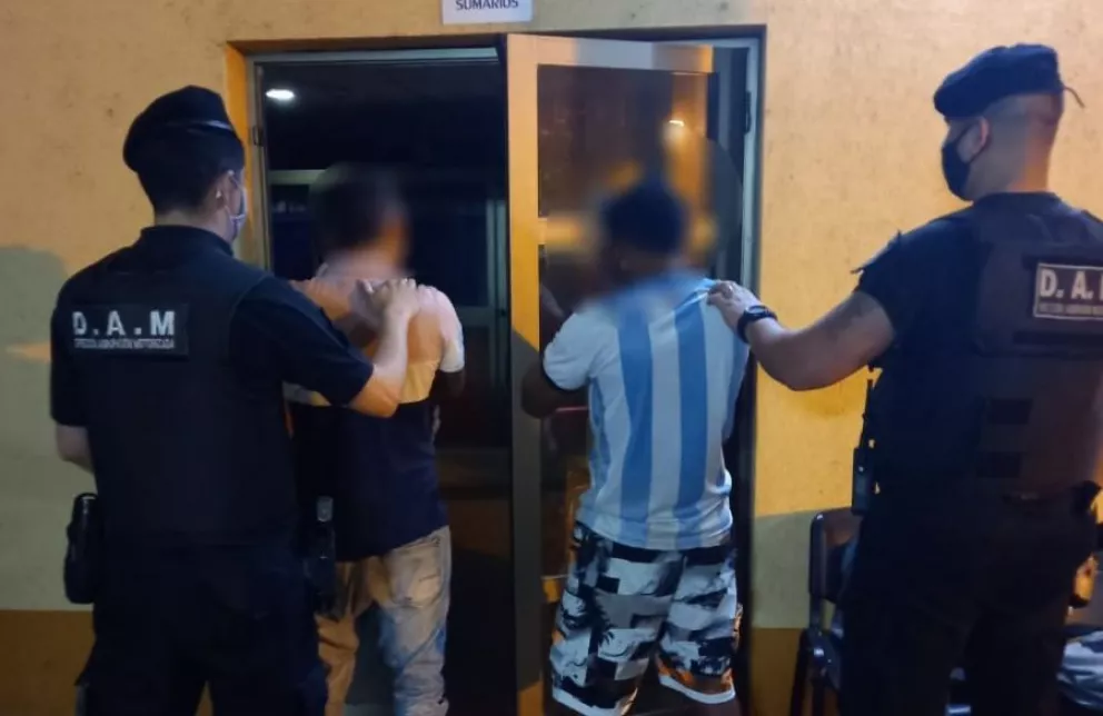 Dos hombres fueron detenidos por robar las ventanas de una vivienda en Posadas