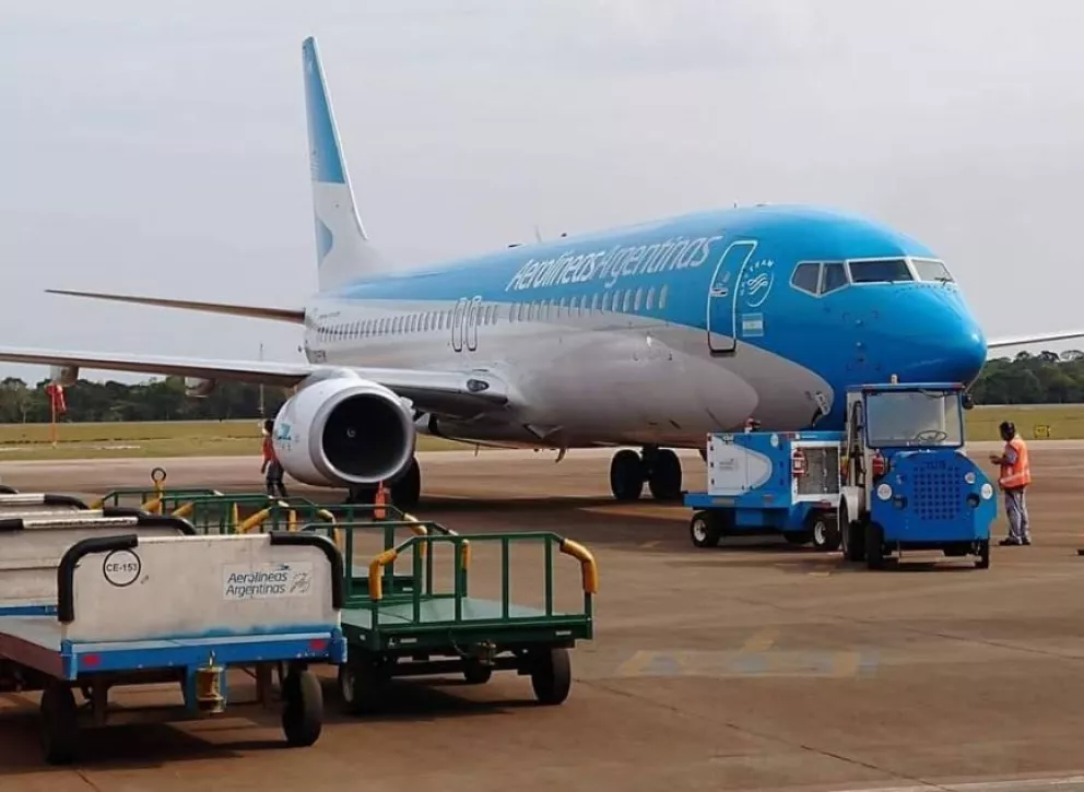 Aerolíneas Argentinas avisa que puede haber reprogramación o cancelación de vuelos