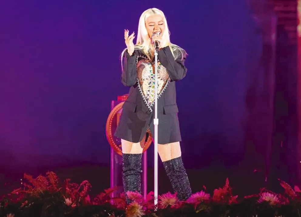Christina Aguilera vuelve a cantar en español con ‘Pa mis muchachas’