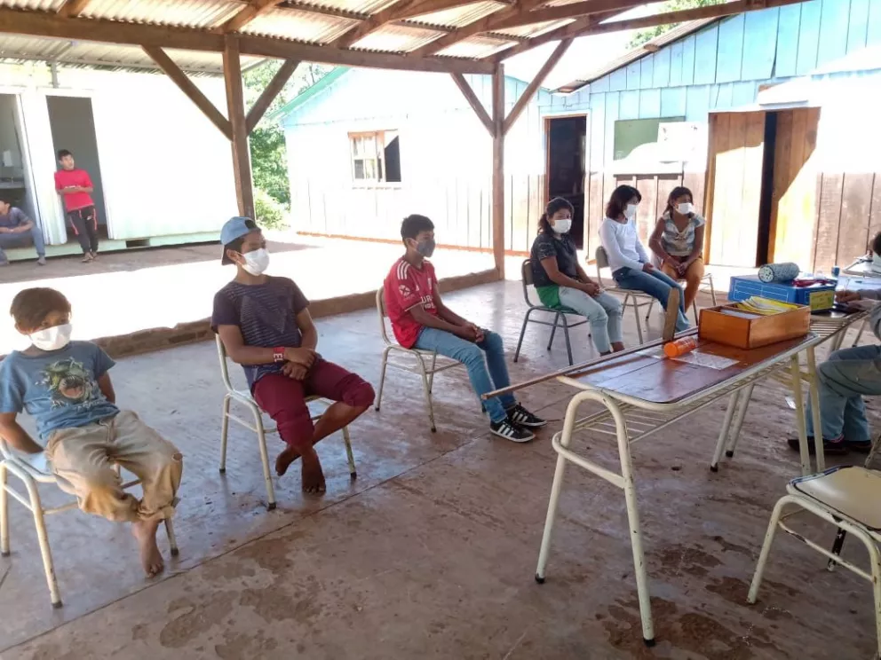 Niños Mbyá de San Pedro, reciben inmunización contra el covid-19