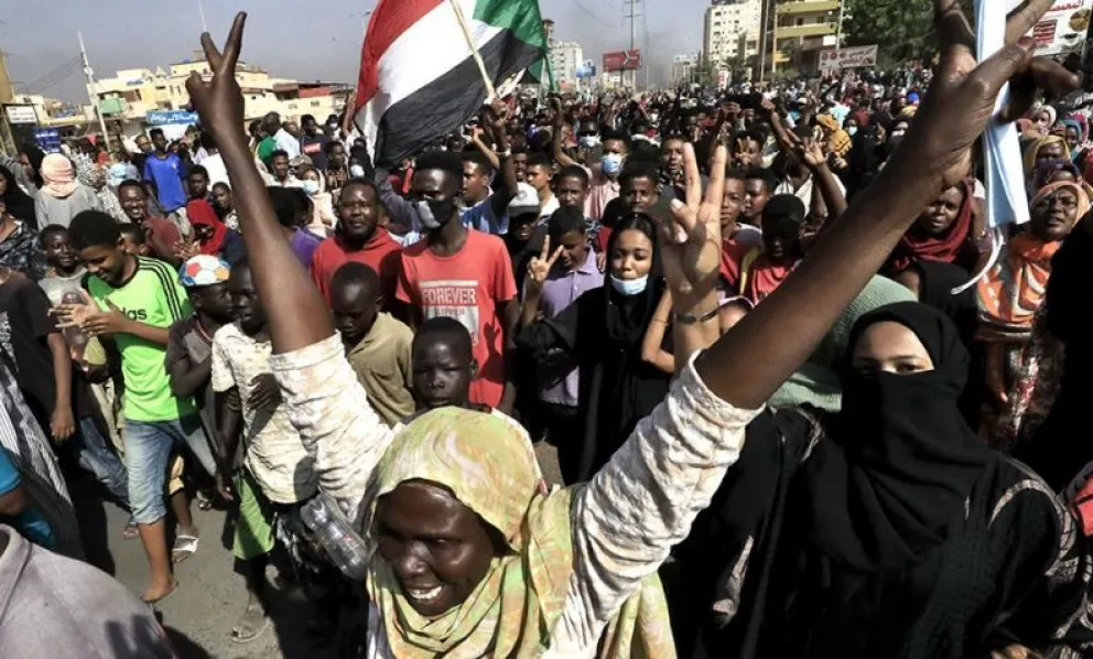 Los militares dieron un golpe de Estado en Sudán y arrestan al primer ministro