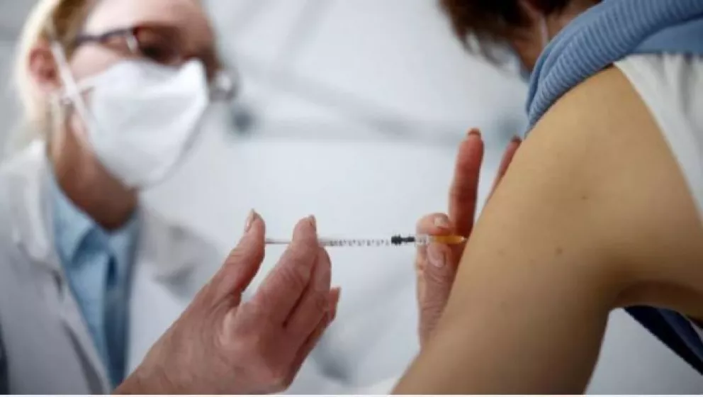 Llegaron más vacunas de Pfizer para adolescentes