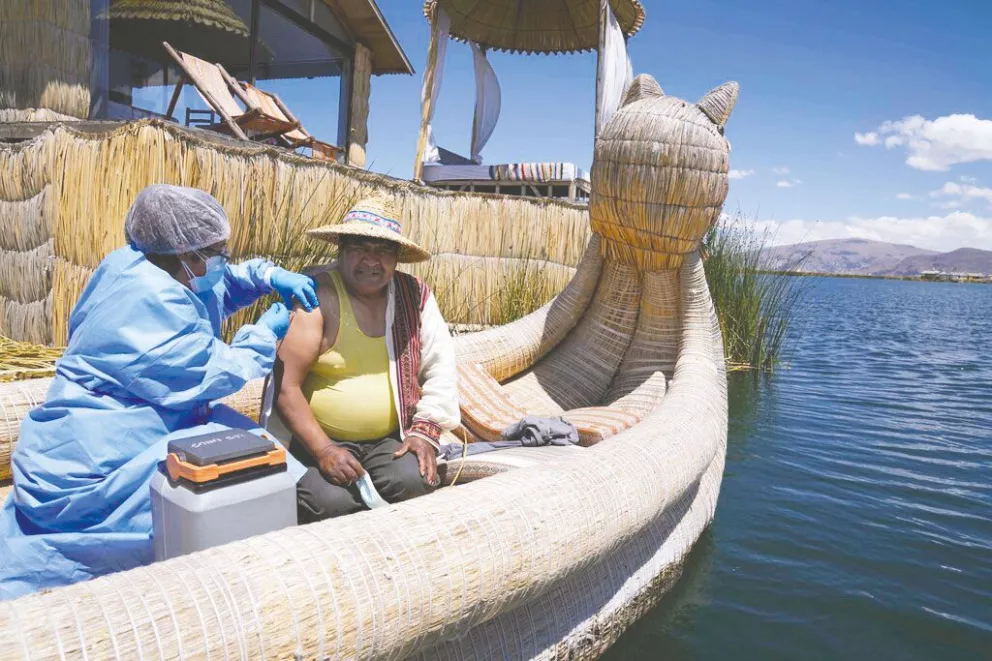 Alejar el Covid hasta del lago Titicaca
