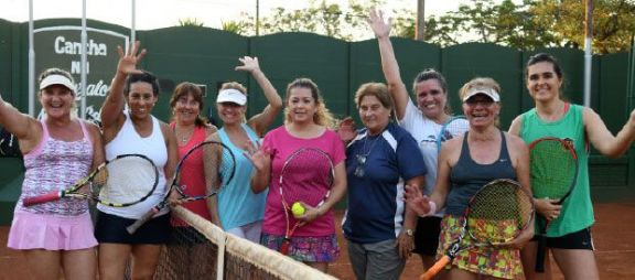 Fiesta de mujeres a puro tenis