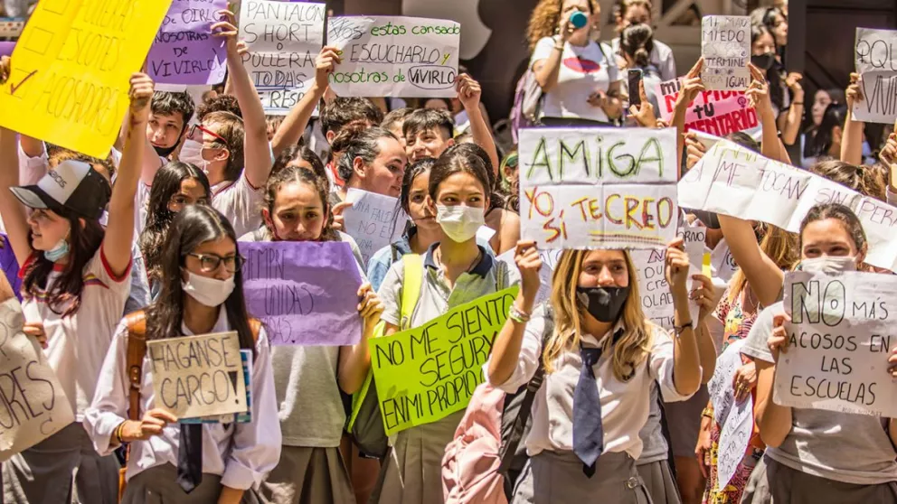 Estudiantes de varios colegios se manifestaron en contra del acoso