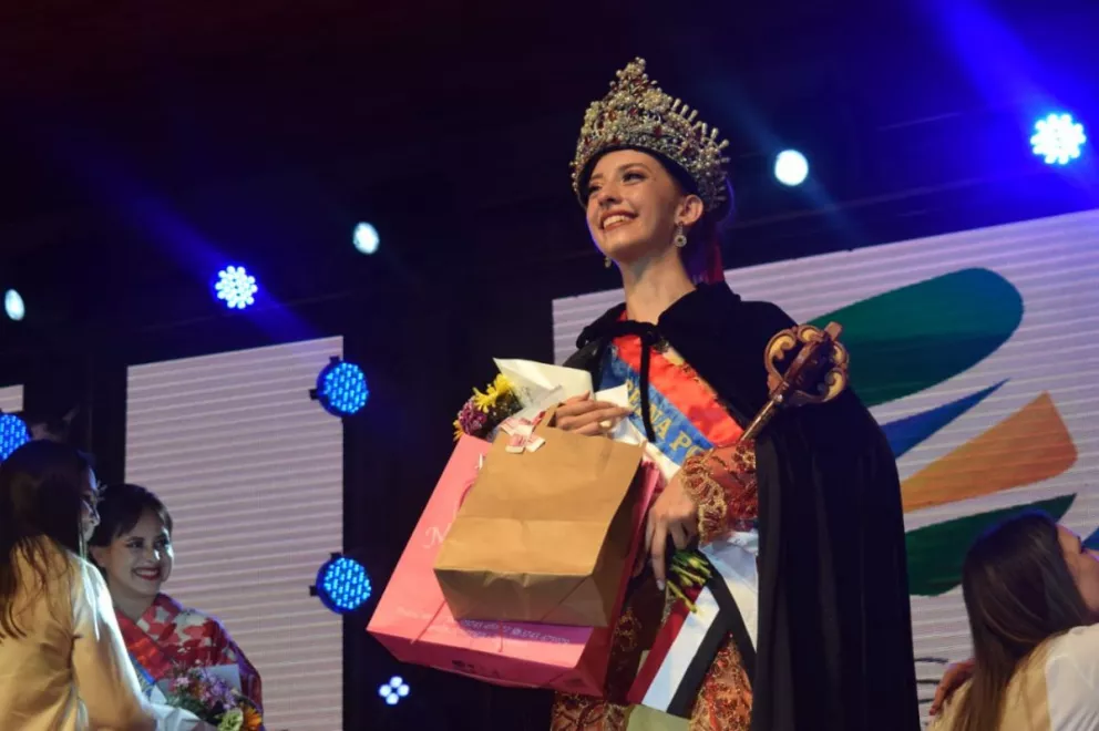 Darife Tebecheri es la nueva reina de la Fiesta Raíces