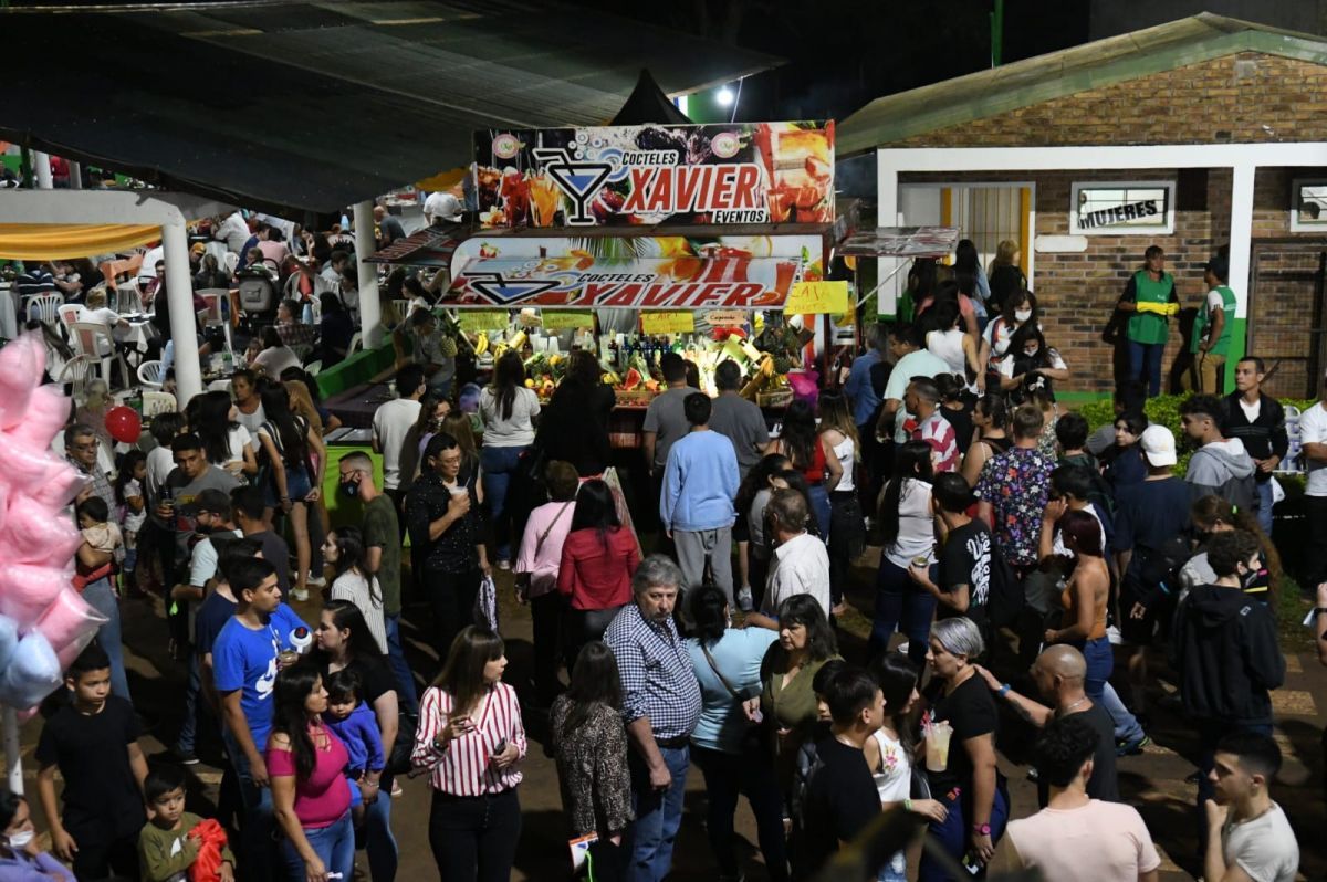 Una multitud en la Fiesta Nacional de la Yerba Mate para el show de Abel Pintos
