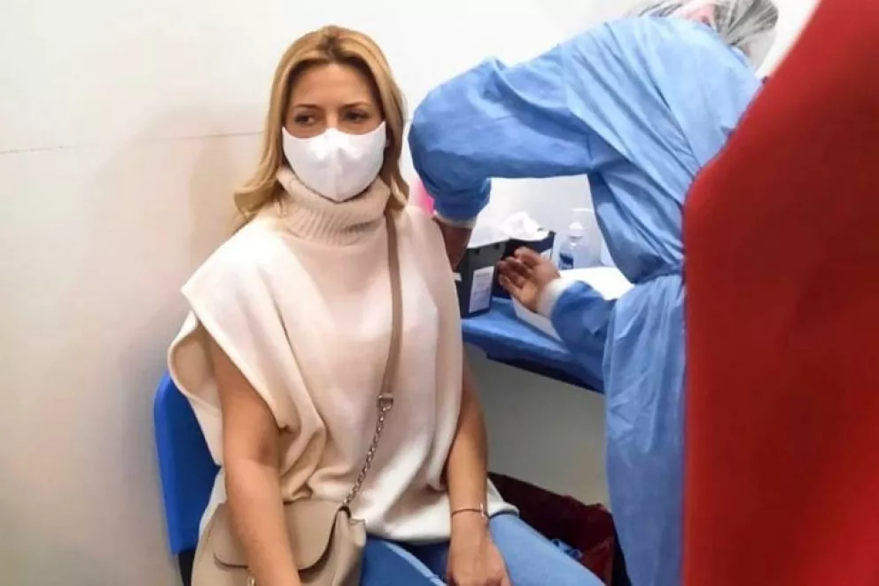 Fabiola Yañez recibió la segunda dosis de la vacuna contra el Covid-19