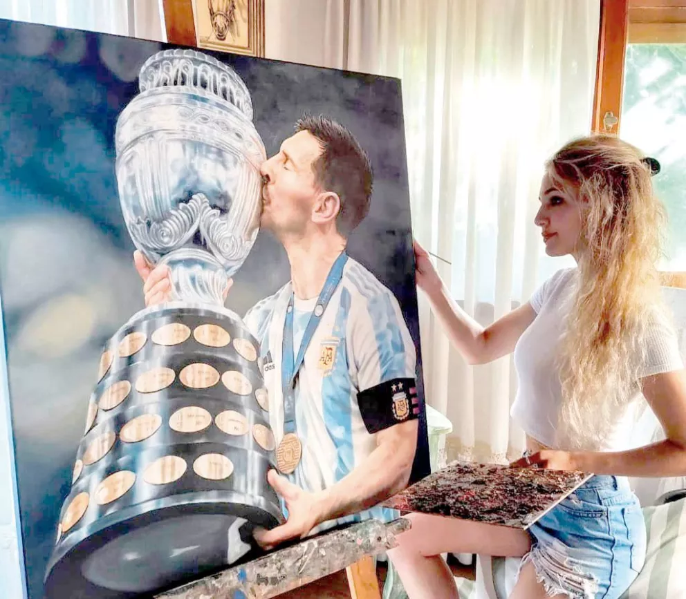Furor por Messi: una artista local pintó un cuadro hiperrealista 